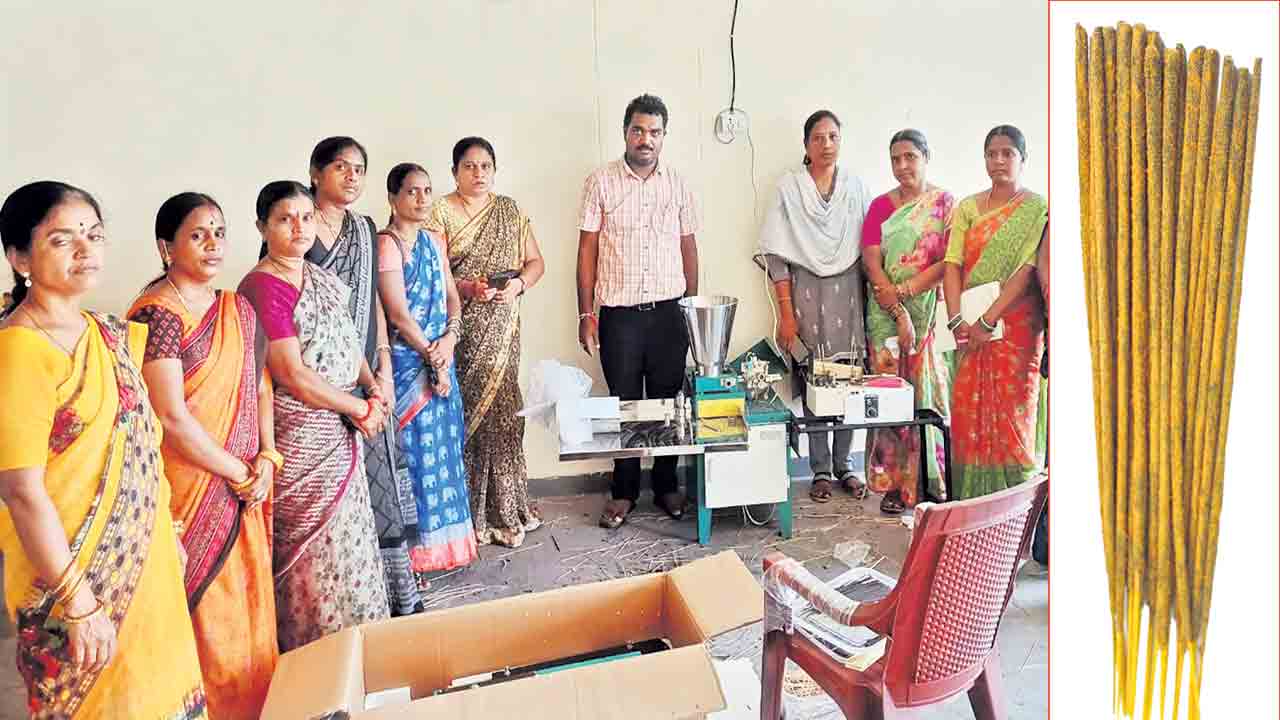 గుట్ట పూలతో.. అగరొత్తుల కట్టలు