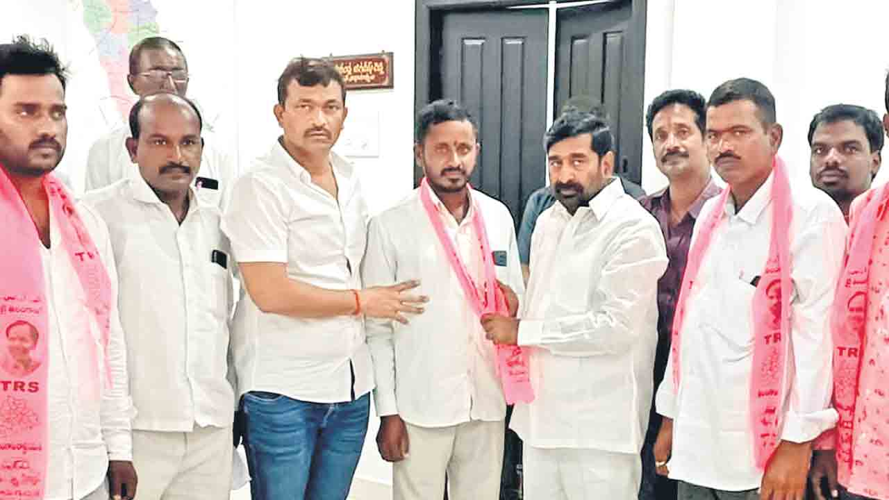 కాంగ్రెస్‌, బీజేపీకి ఎదురుదెబ్బ