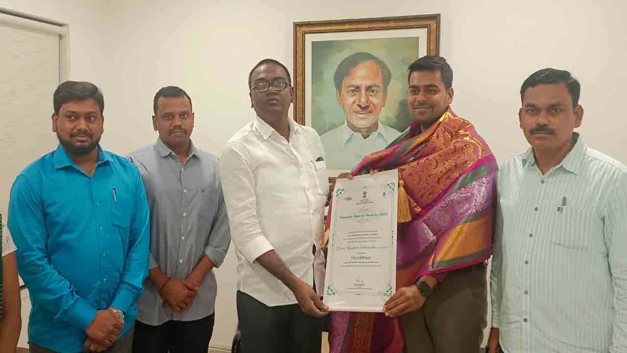 భద్రాద్రి కలెక్టర్‌ అనుదీప్‌కు మంత్రుల సన్మానం