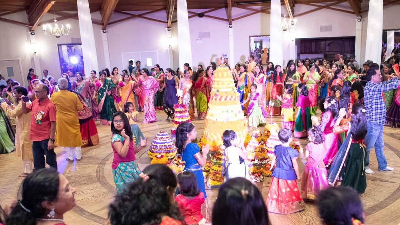 Bathukamma |టొరంటోలో ఘనంగా బతుకమ్మ సంబరాలు