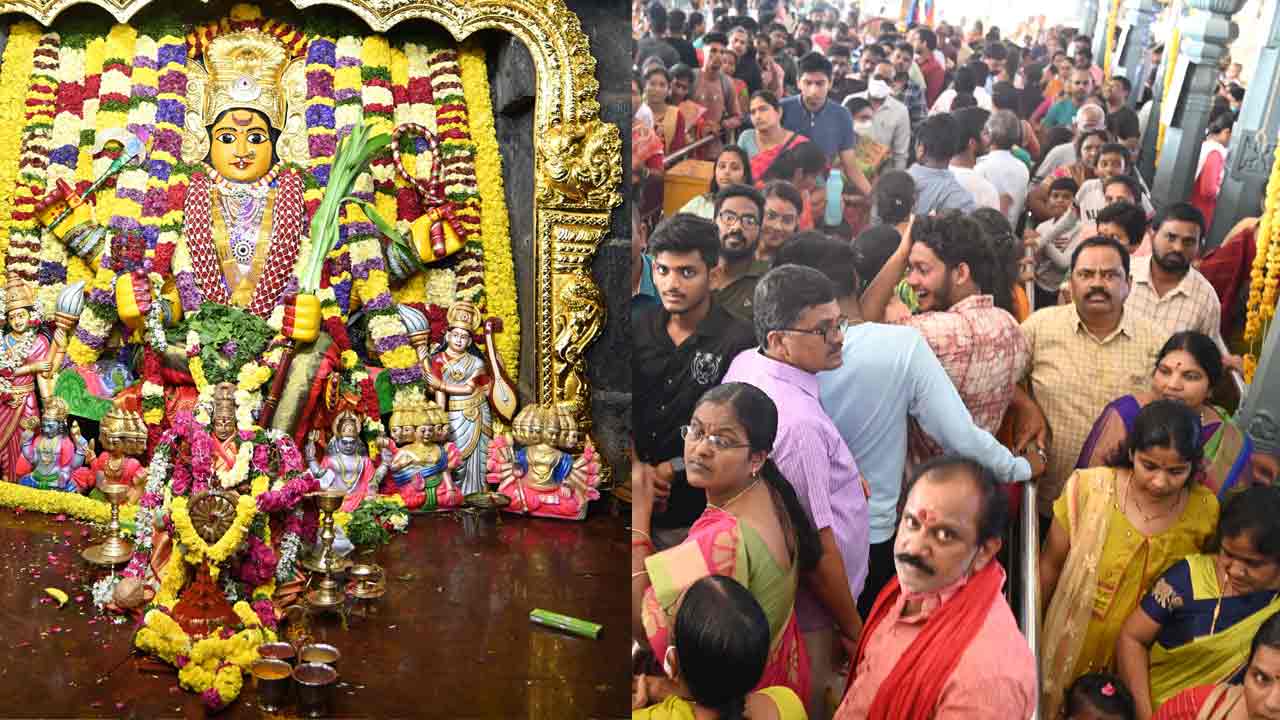 రాజరాజేశ్వరీ దేవి అలంకారంలో భద్రకాళి