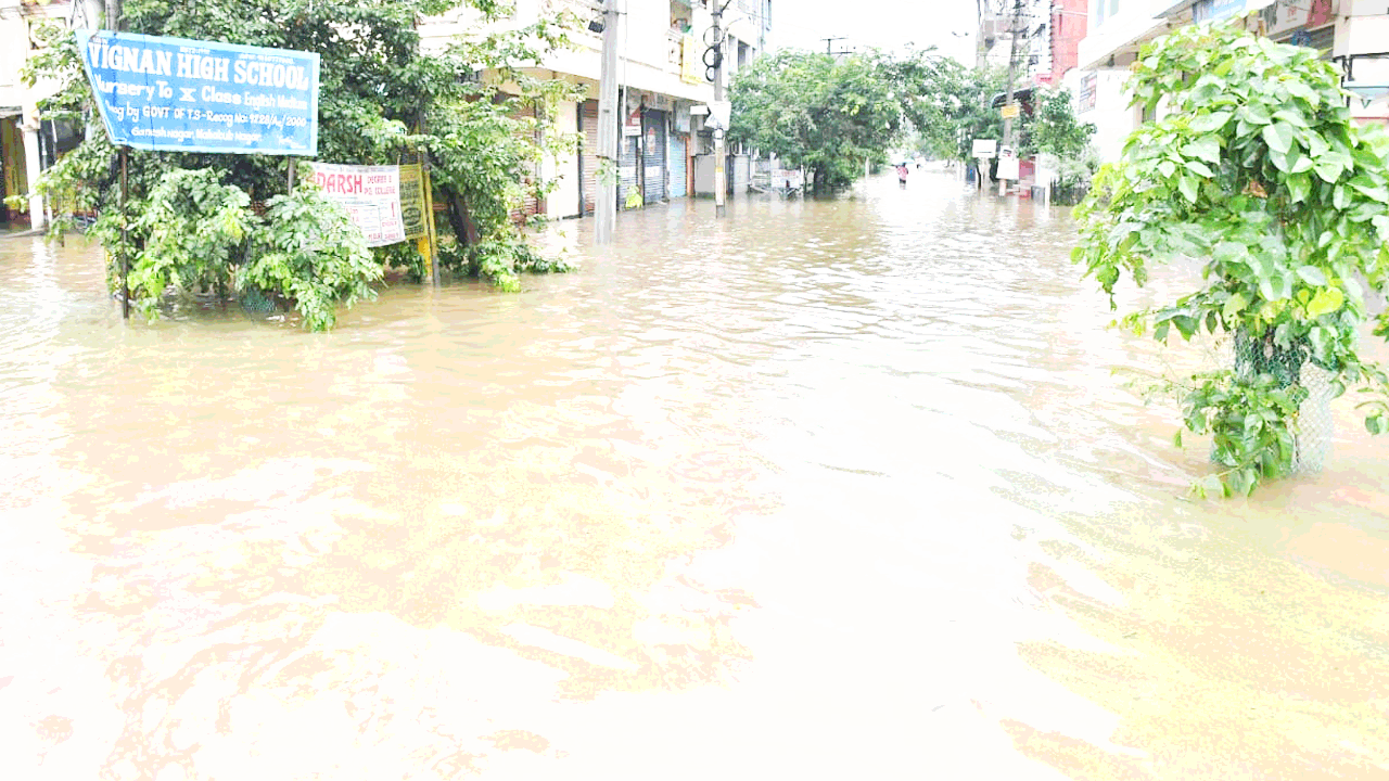 వదలని వాన