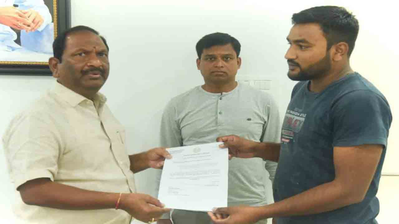 అమాత్యుడి ఆపన్నహస్తం