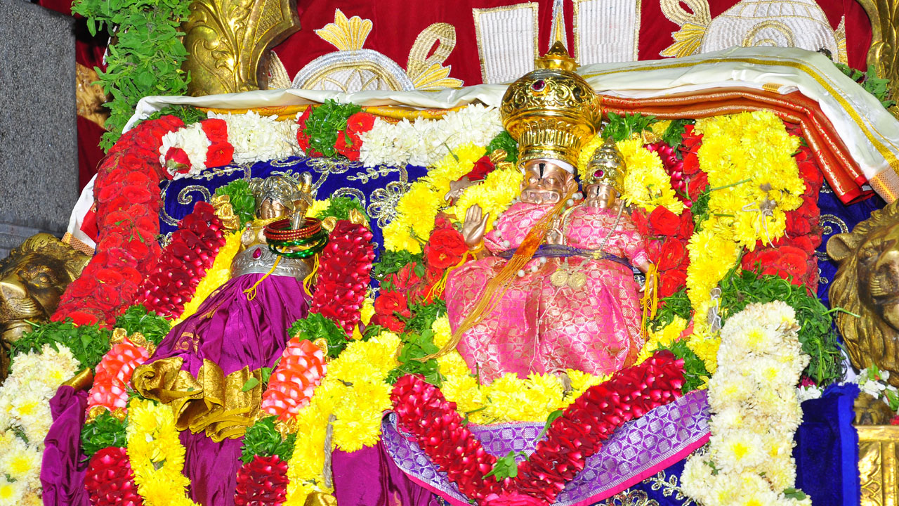 యాదాద్రిలో శాస్ర్తోక్తంగా నిత్యోత్సవాలు