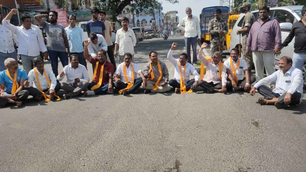 చేనేత ఉత్పత్తులపై జీఎస్టీ ఎత్తివేయాలి