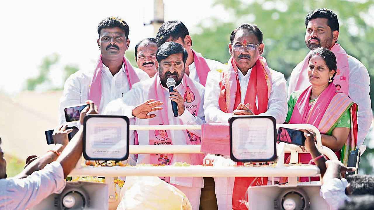 రాజగోపాల్‌రెడ్డి పచ్చి అవకాశవాది