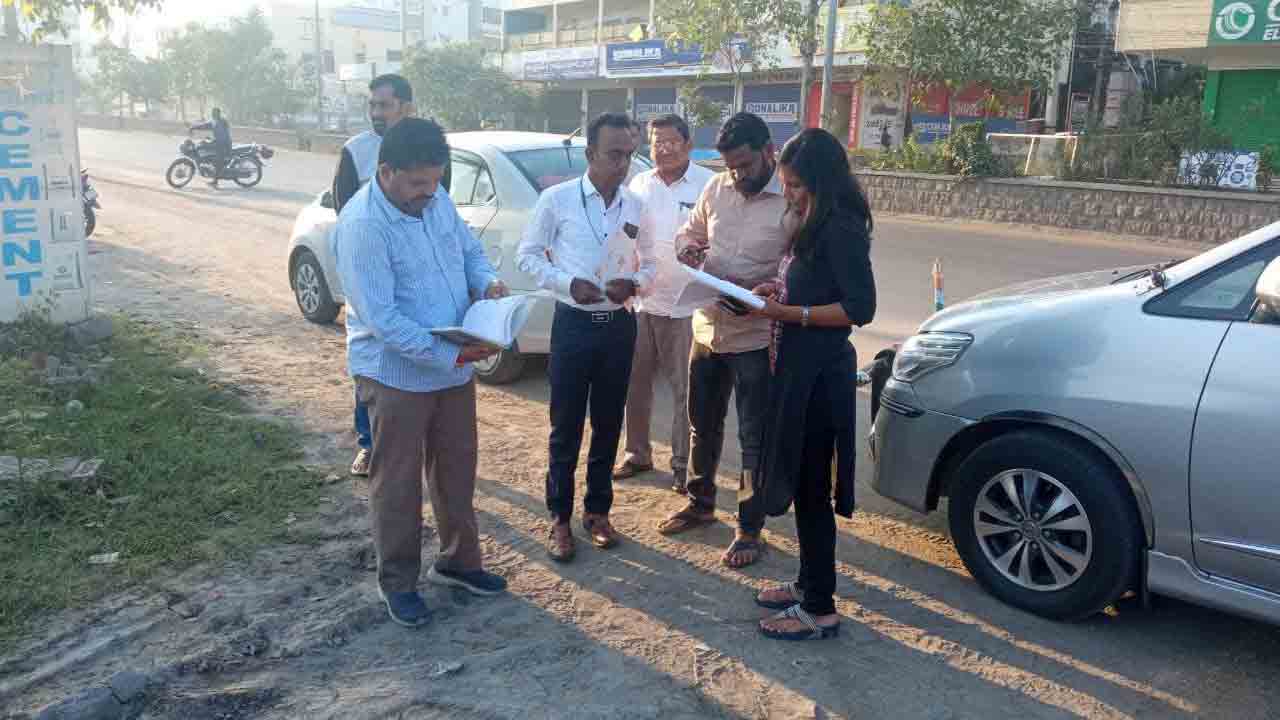 అభివృద్ధి పనులు సకాలంలో పూర్తి చేయాలి