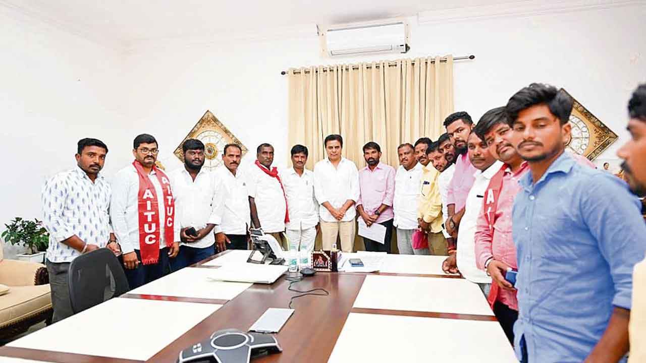 గులాబీ అండ.. కాషాయం గుదిబండ