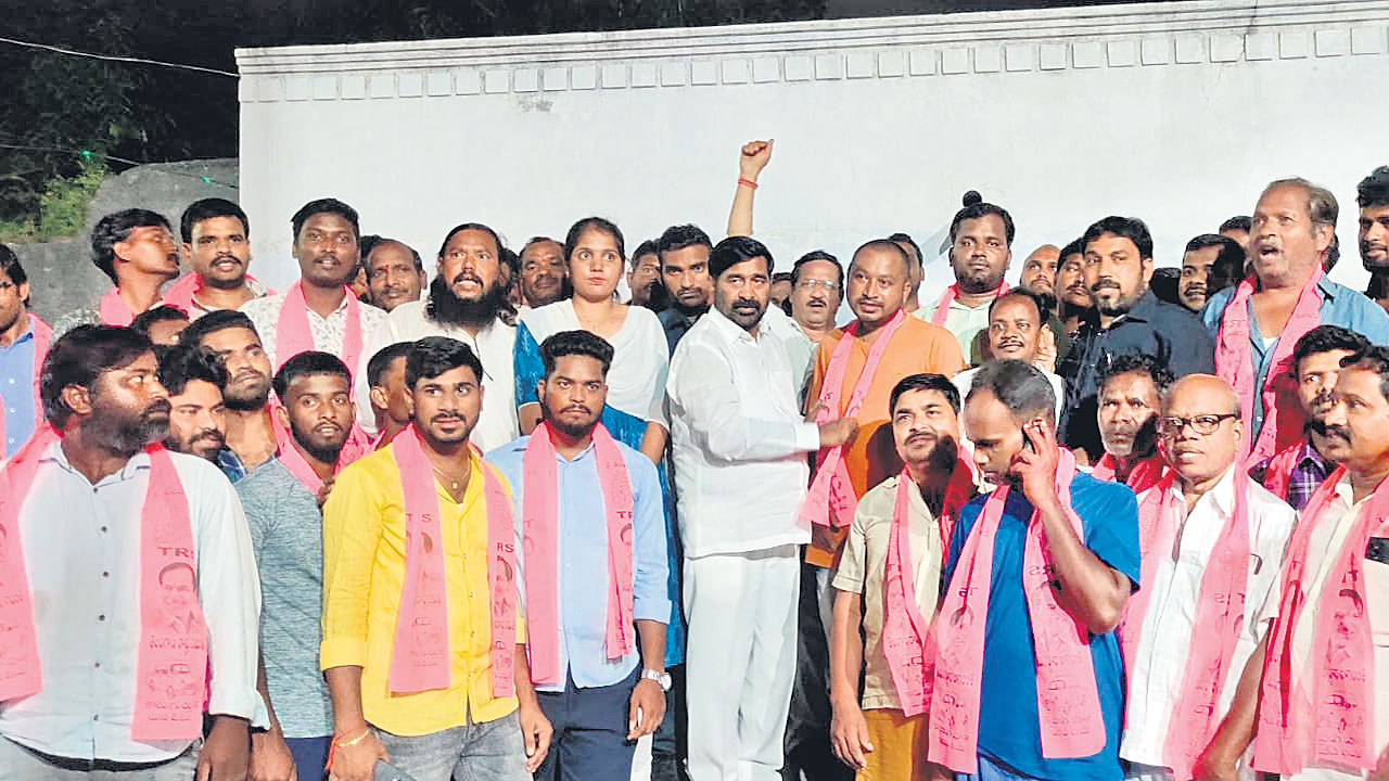 గట్టుప్పల్‌లో బీజేపీకి చుక్కెదురు