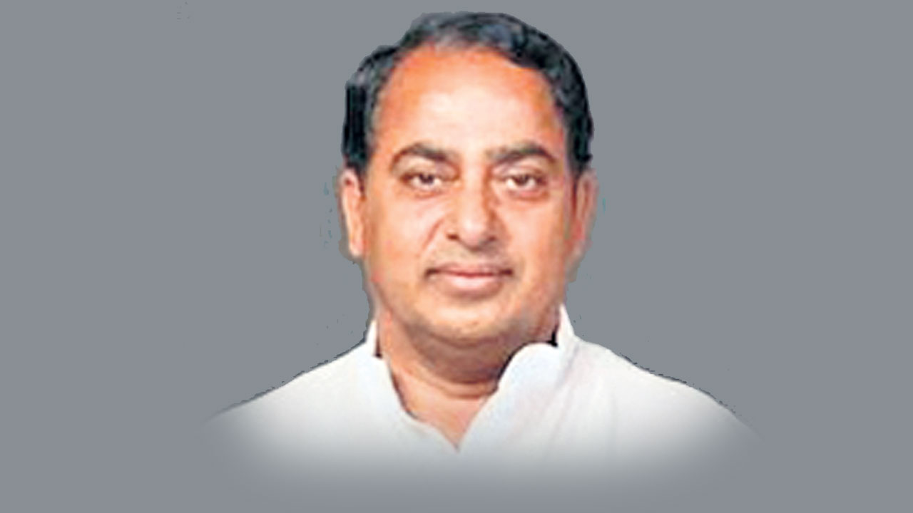 పెండింగ్ ప్రాజెక్టులను పూర్తి చేయాలి