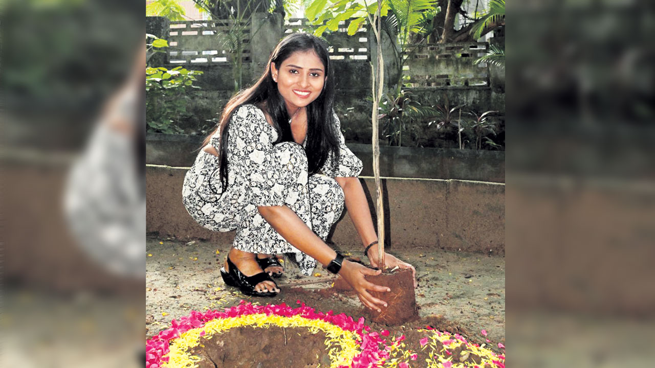 ‘గ్రీన్‌ ఇండియా చాలెంజ్‌’ కార్యక్రమంలో పాల్గోన్న బిగ్‌ బాస్‌ పోటీదారు ఆరోహీ రావ్‌