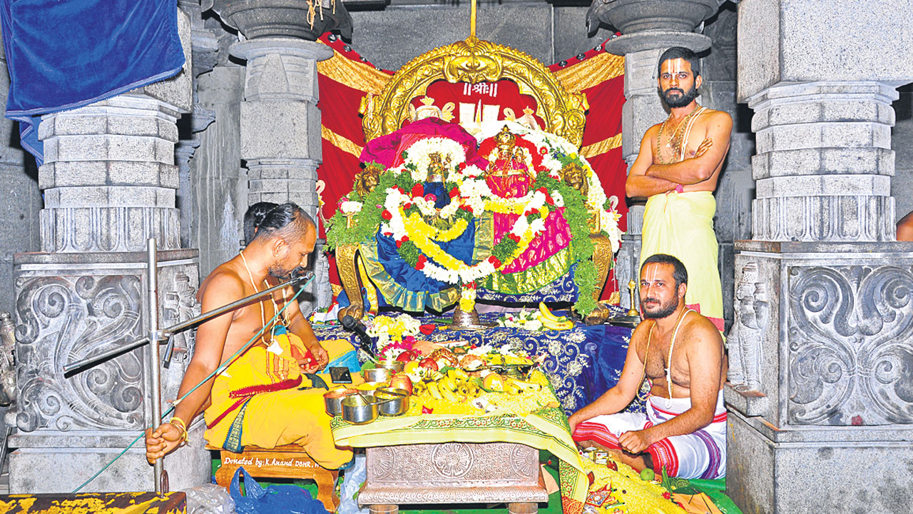 యాదాద్రీశుడికి నిత్యోత్సవాలు