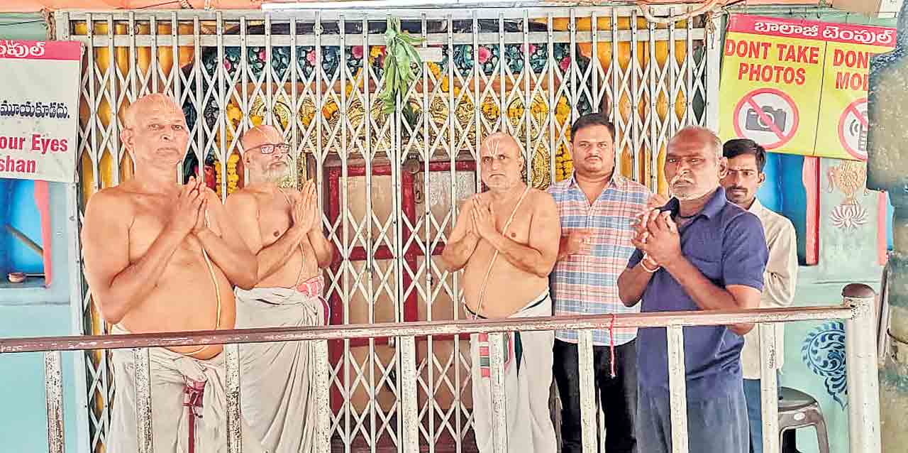 ఆలయాల మూసివేత