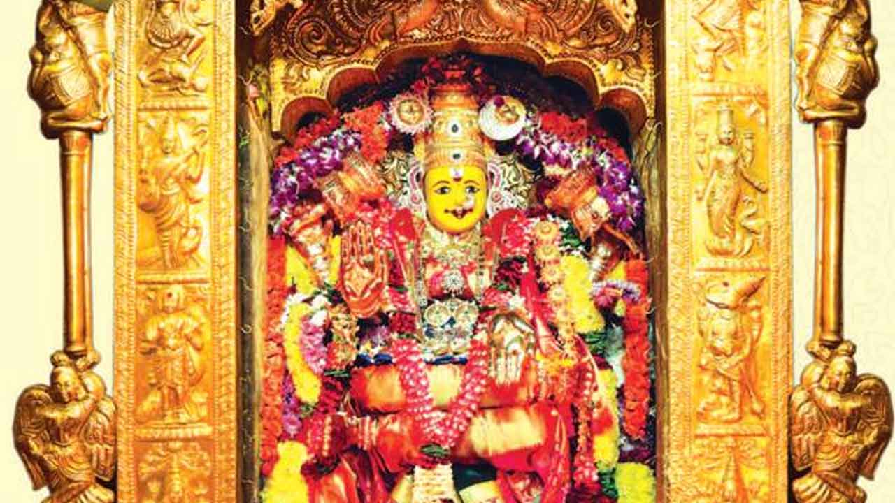 ఇంద్రకీలాద్రి దుర్గమ్మ మహాలక్ష్మి దేవిగా దర్శనం