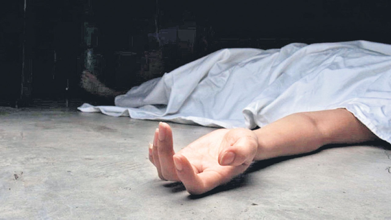 మానవత్వం మంటగలిసి.. నిండు ప్రాణం బలి