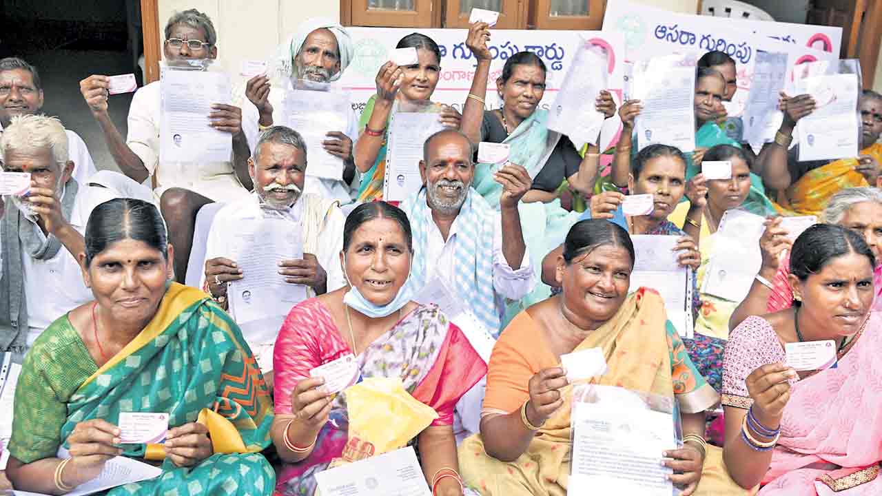 మలి సంధ్యలో అండగా.. వృద్ధులకు ఆసరాగా తెలంగాణ