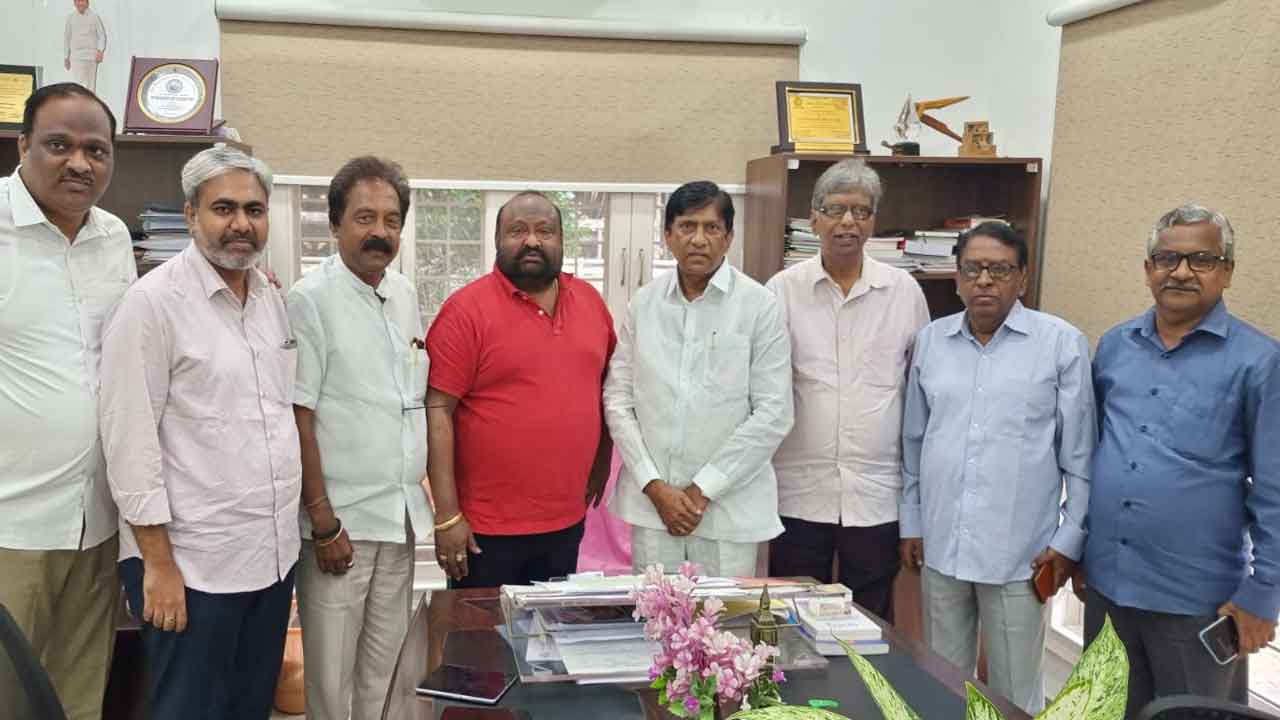 హైదరాబాద్‌ తరహ కరీంనగర్‌లో నుమాయిష్ ..చురుకుగా సన్నాహాలు