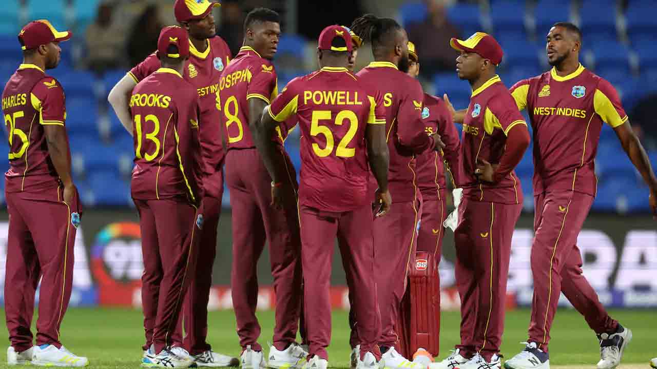 విండీస్‌ రేసులోనే