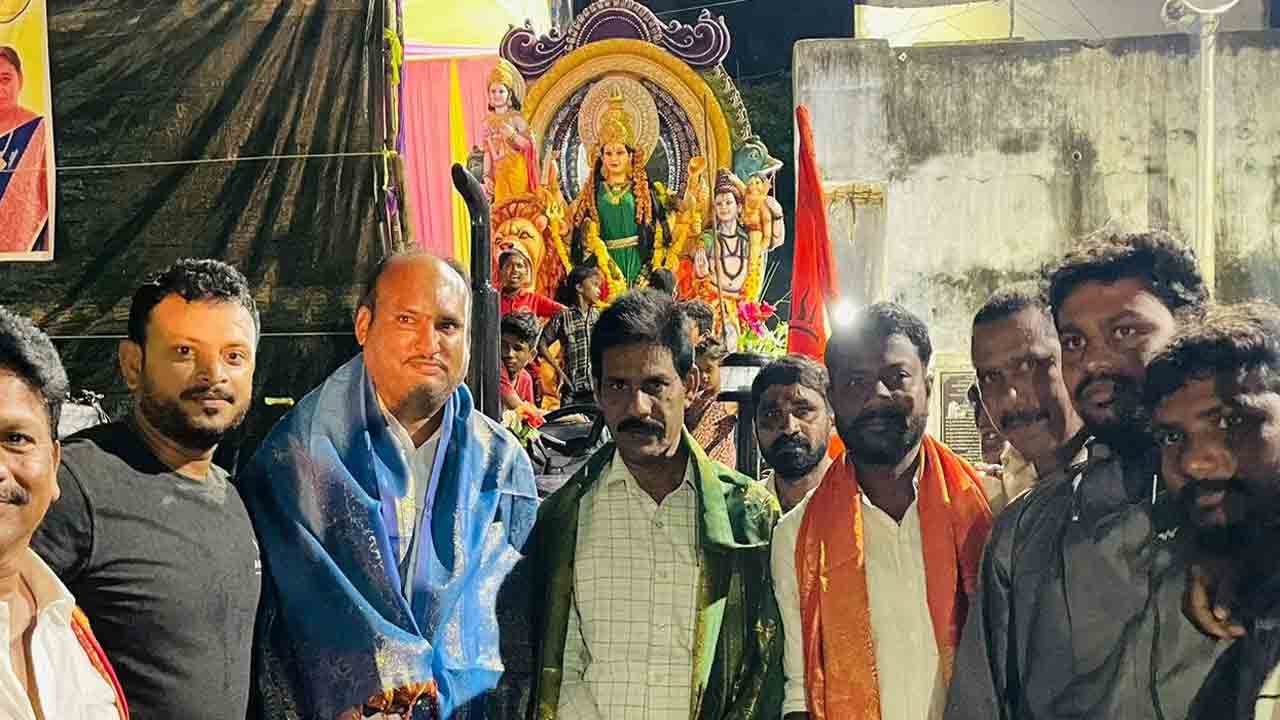 భక్తిశ్రద్ధలతో దుర్గాదేవి నిమజ్జనం