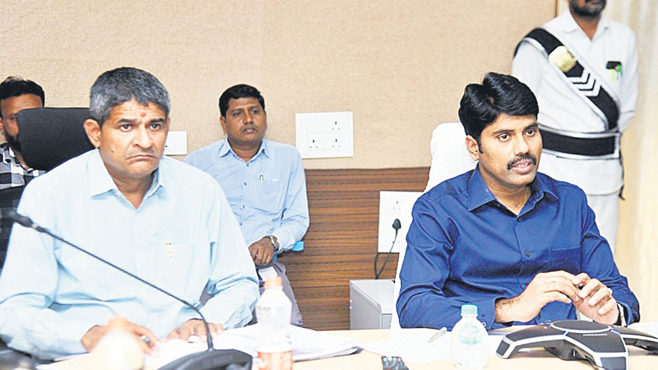 ఫీల్డ్‌ అసిస్టెంట్లు క్రియాశీలక పాత్ర పోషించాలి