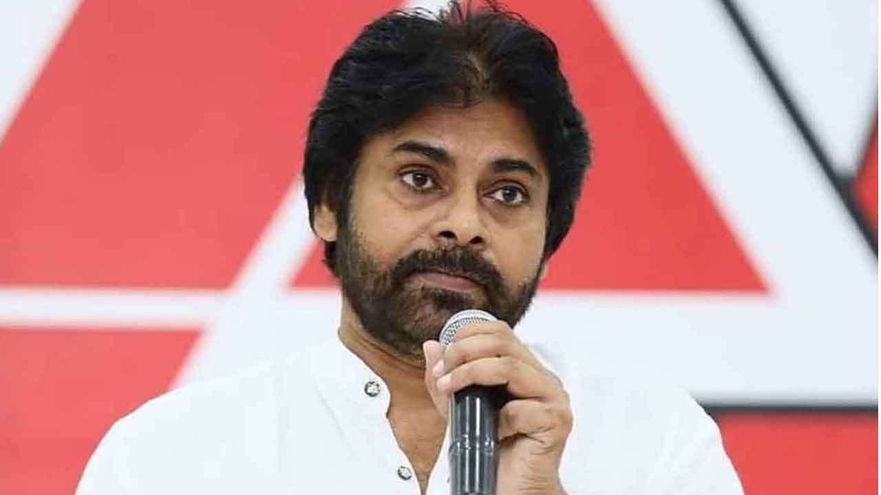 మూడు పెళ్లిళ్ల వ్యాఖ్యలపై పవన్‌ కల్యాణ్‌కు నోటీసులు