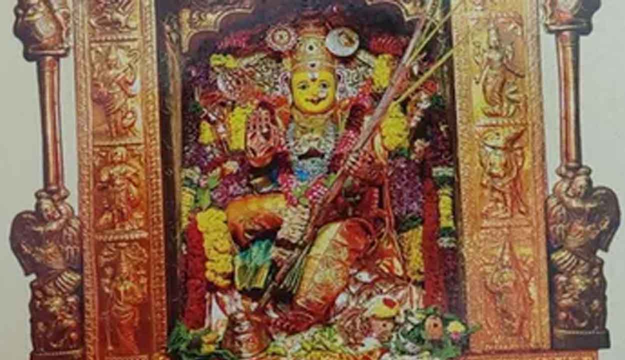 ఇంద్రకీలాద్రిపై రాజరాజేశ్వరి దేవిగా దుర్గమ్మ దర్శనం