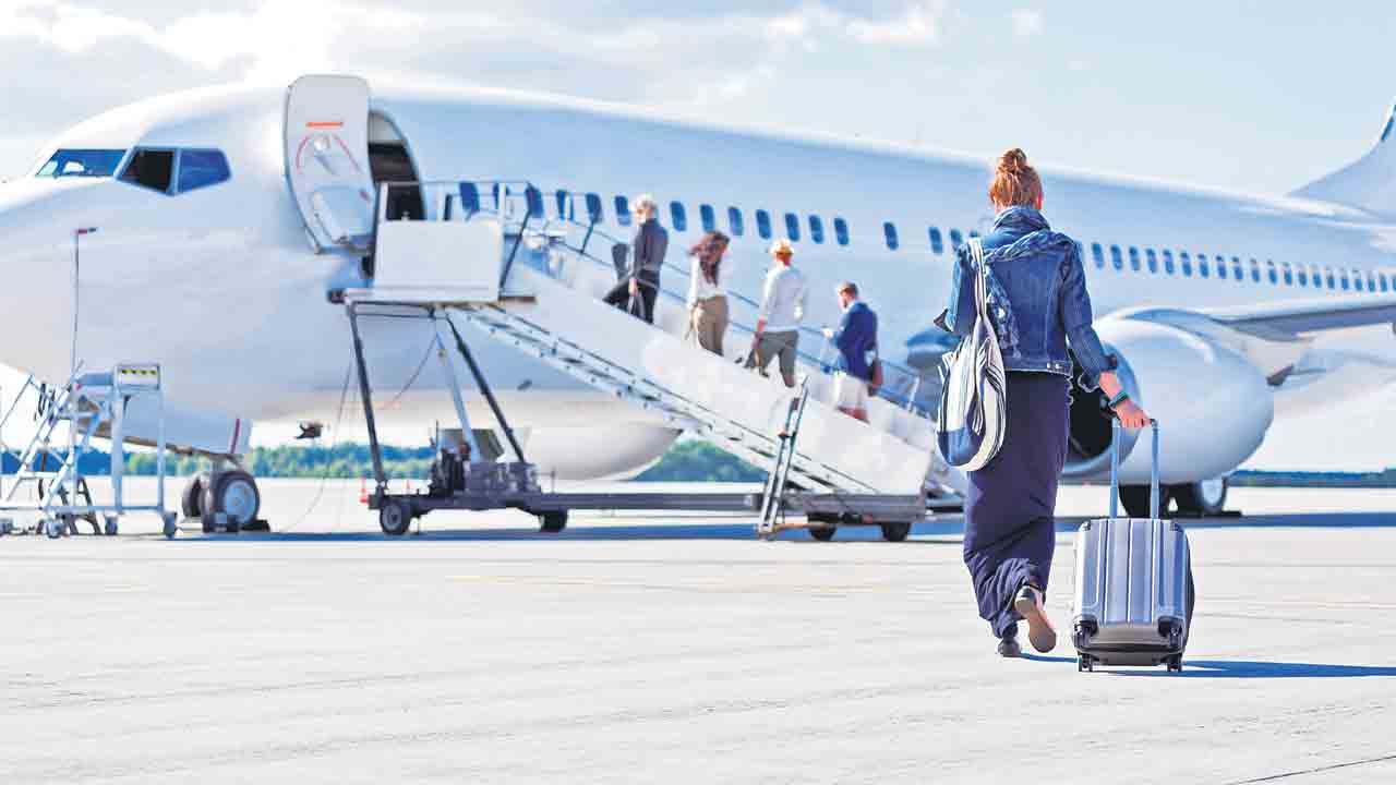 విమాన చార్జీలకు రెక్కలు.. రెండేండ్లలో భారీగా పెరిగిన టిక్కెట్‌ ధర