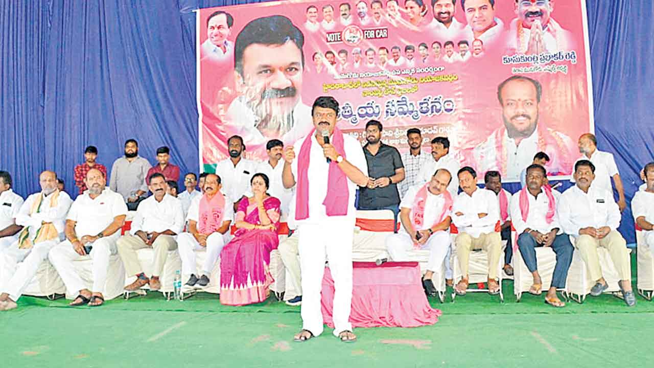 ప్రజాస్వామ్యాన్ని ఖూనీ చేస్తున్న ఢిల్లీ పెద్దలు