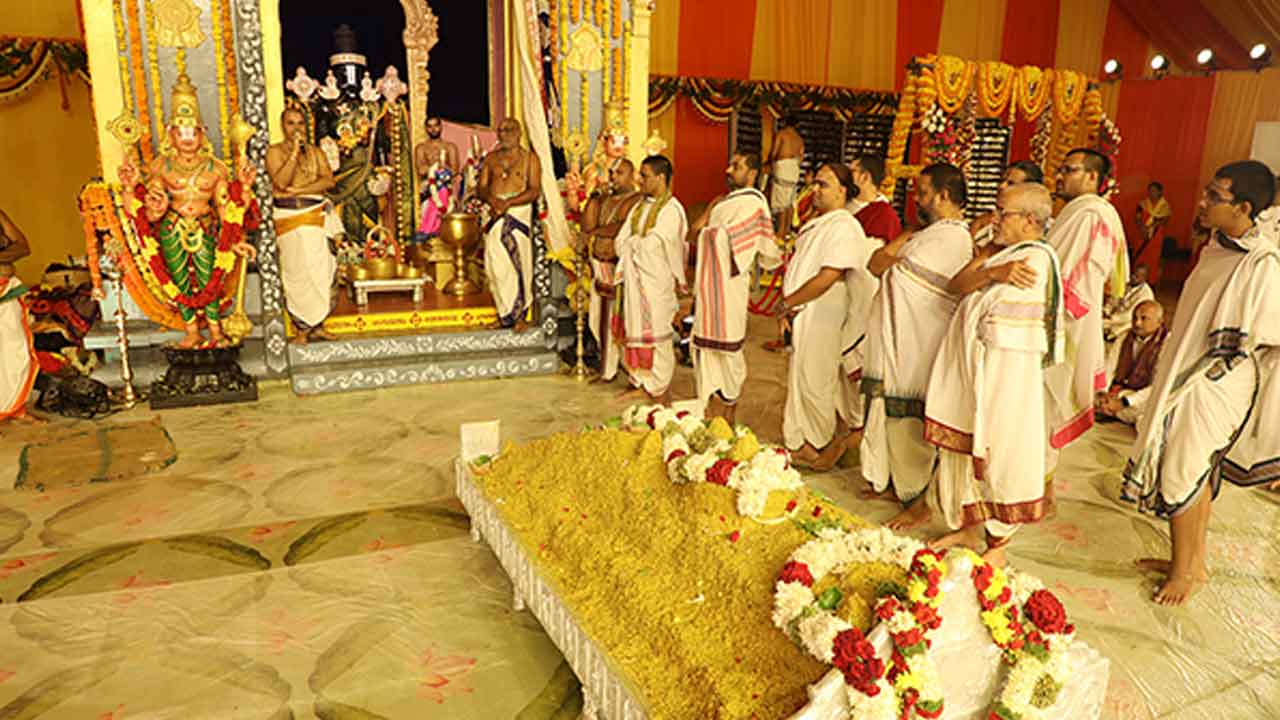 కన్నుల పండువగా శ్రీవారి నేత్ర దర్శనం, తిరుప్పావడ సేవ