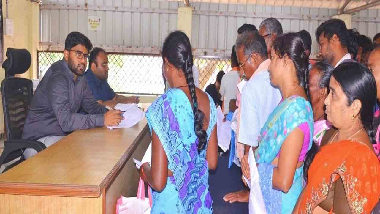 ‘గిరి’ సమస్యలు పరిష్కరించాలి