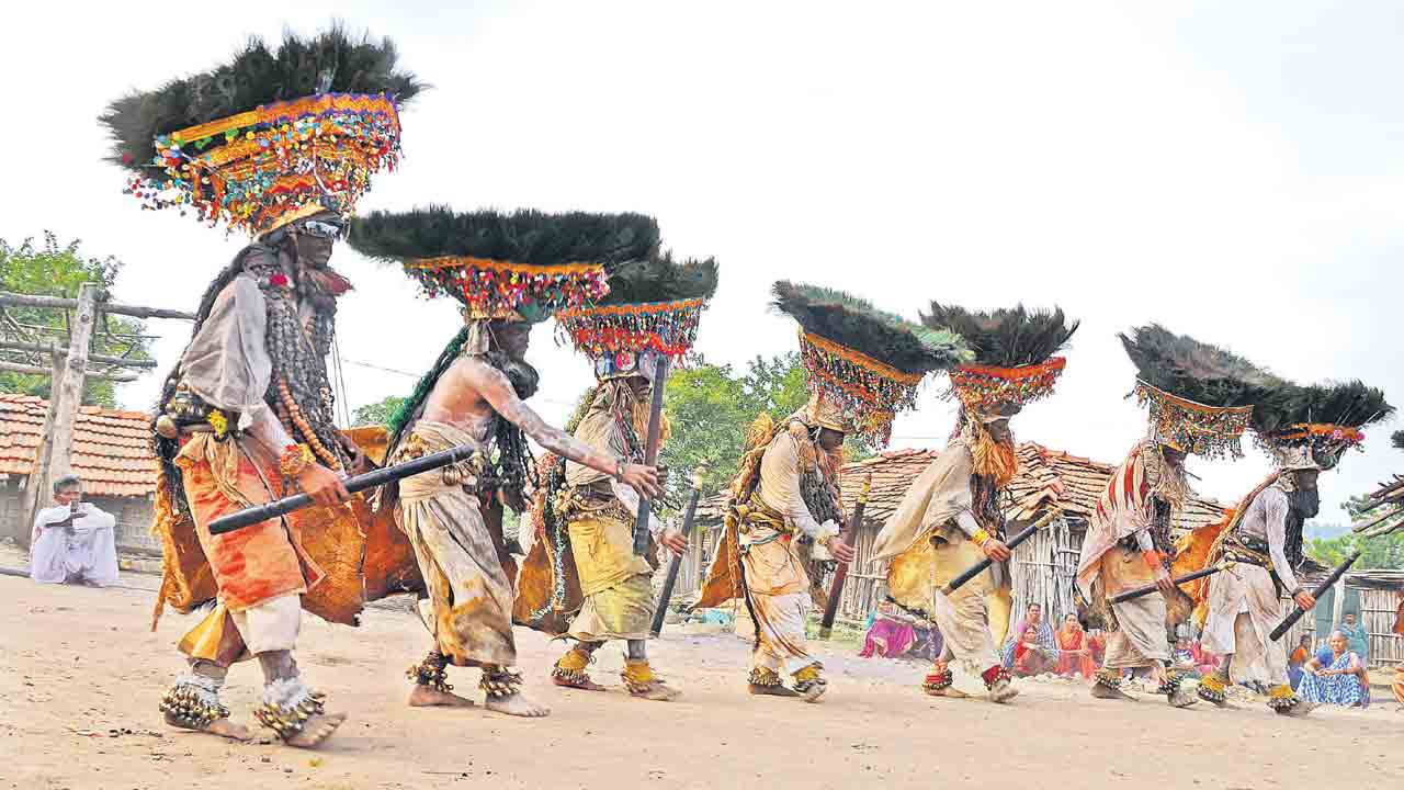 ఇక ఊరూరా గుస్సాడీ నృత్య సంబురాలు