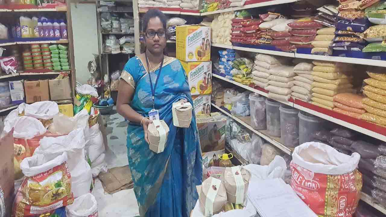 పండుగ పూట.. నకిలీ దందా..!