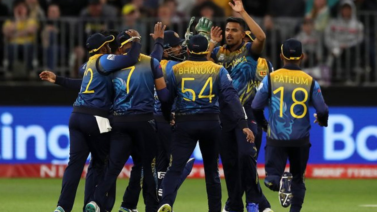 AUS vs SL | ఛేజింగ్‌లో ఆసీస్‌కు దక్కని శుభారంభం.. పవర్‌ప్లే స్కోరు ఎంతంటే?