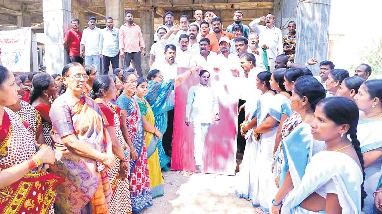 వంద పడకలతో పెద్ద దవాఖాన