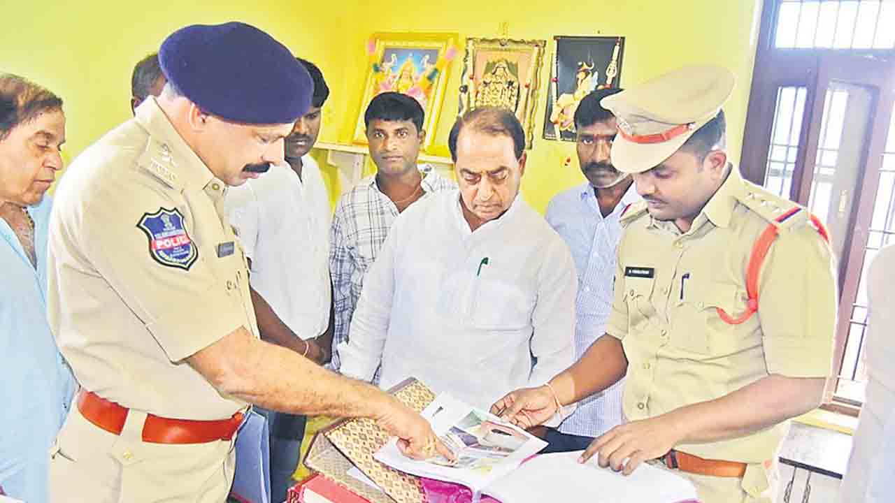 మ్యాక్స్‌ సందర్శన