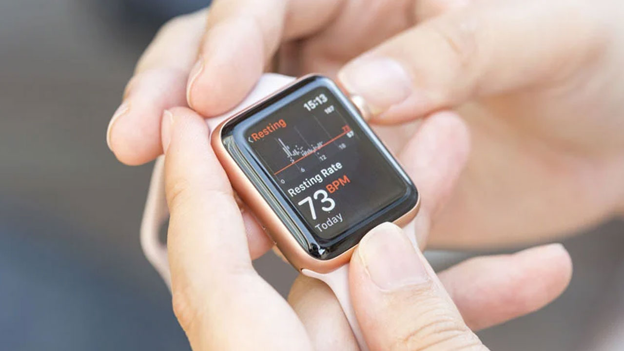 Apple Watch | యాపిల్ వాచ్ వల్ల తను గర్భవతి అని తెలుసుకున్న యువతి!