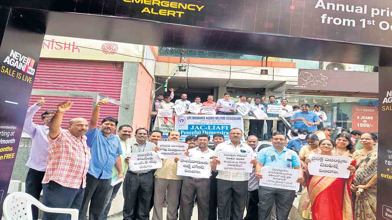 ‘బీమా’ను ధ్వంసం చేసే బీజేపీ కుట్ర