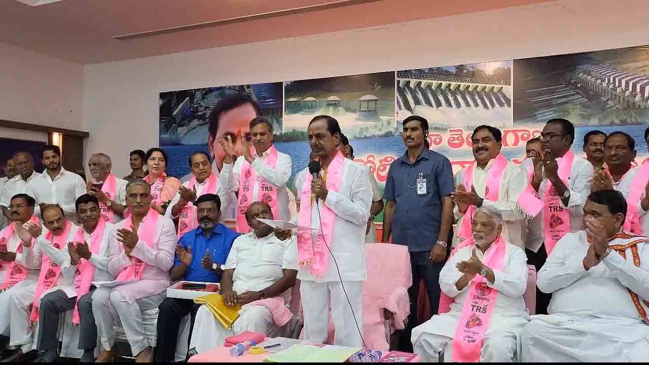 భార‌త్ రాష్ట్ర స‌మితి.. తీర్మానాన్ని చ‌దివి వినిపించిన కేసీఆర్.. వీడియో