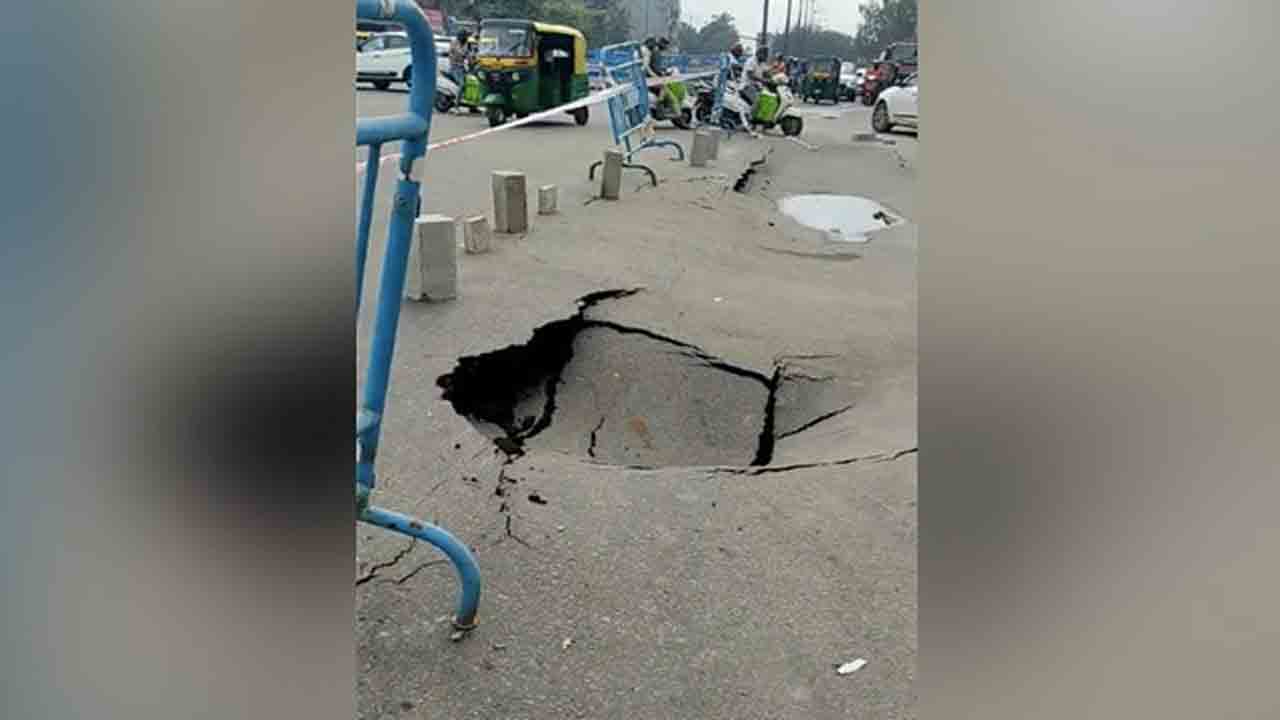 నాలుగు నెలలకే కుంగిన బెంగళూరు రోడ్డు… ‘40 శాతం’ కమీషన్‌ అంటూ విమర్శలు