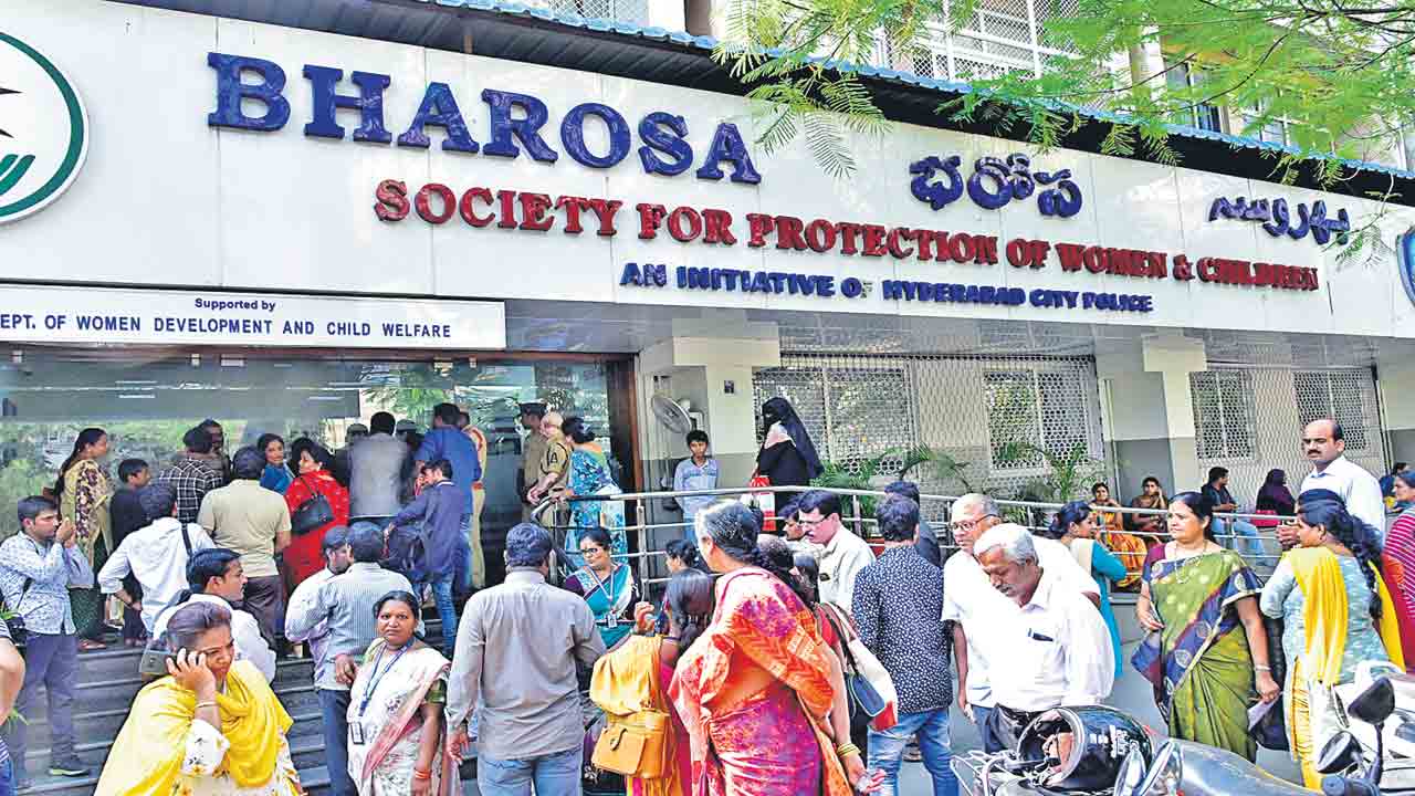 బాధతో వచ్చి.. భరోసాతో వెళ్తూ..