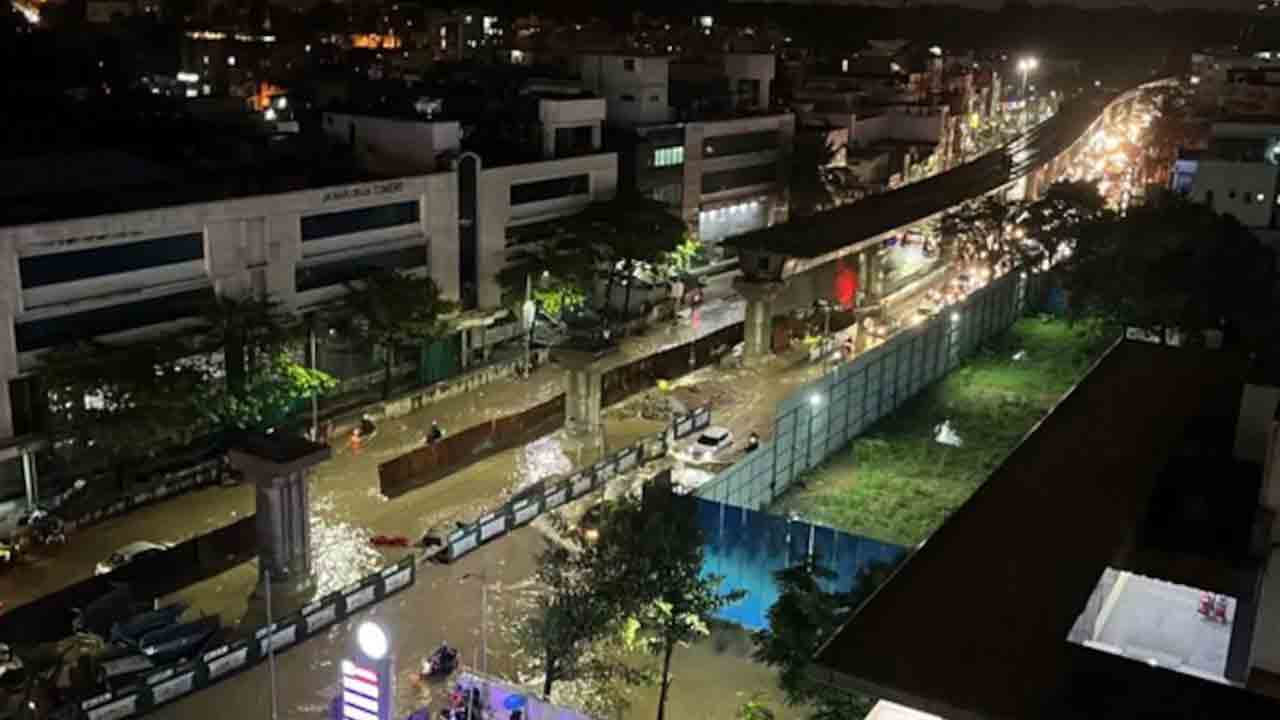 మరోసారి నీటమునిగిన బెంగళూరు..