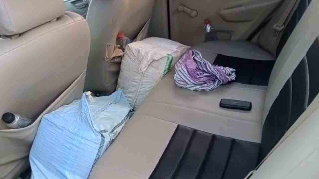 ఎక్సైజ్ కానిస్టేబుల్‌పై గంజాయి స్మగ్లర్ల దాడి.. కారును వదిలి పరార్‌