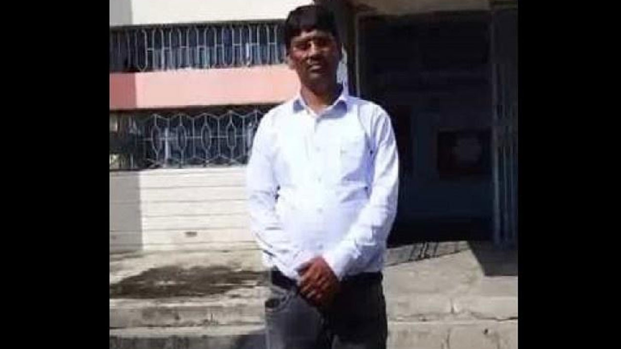 ప్యూన్‌గా పనిచేసిన అదే యూనివర్సిటీలో.. అసిస్టెంట్ ప్రొఫెసర్ పోస్టు.. ఇది కదా సక్సెస్ స్టోరీ అంటే!