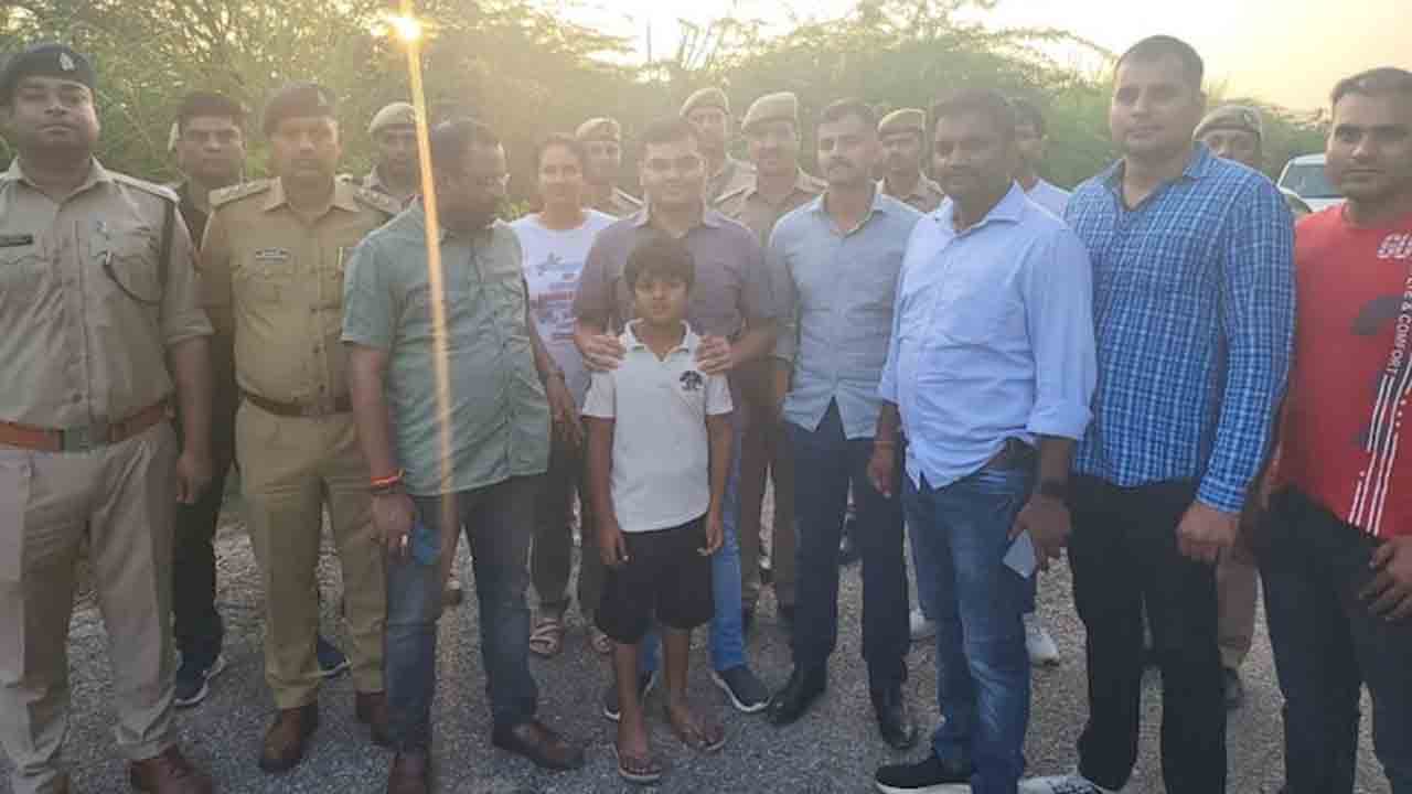 బాలుడ్ని కిడ్నాప్‌ చేసిన నలుగురు… కాల్పులు జరిపి రక్షించిన పోలీసులు