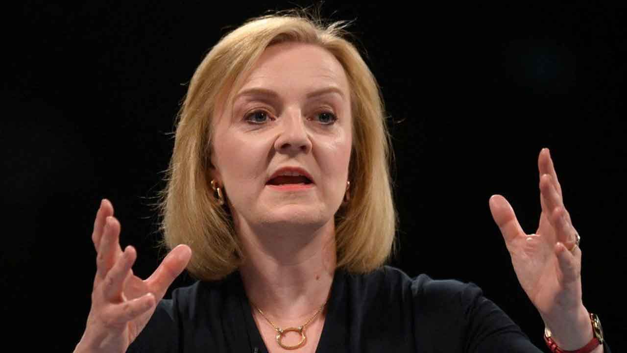 Liz Truss | మౌనం వీడిన బ్రిటన్‌ ప్రధాని.. ప్రజలను క్షమాపణలు కోరిన లిజ్‌ ట్రస్‌