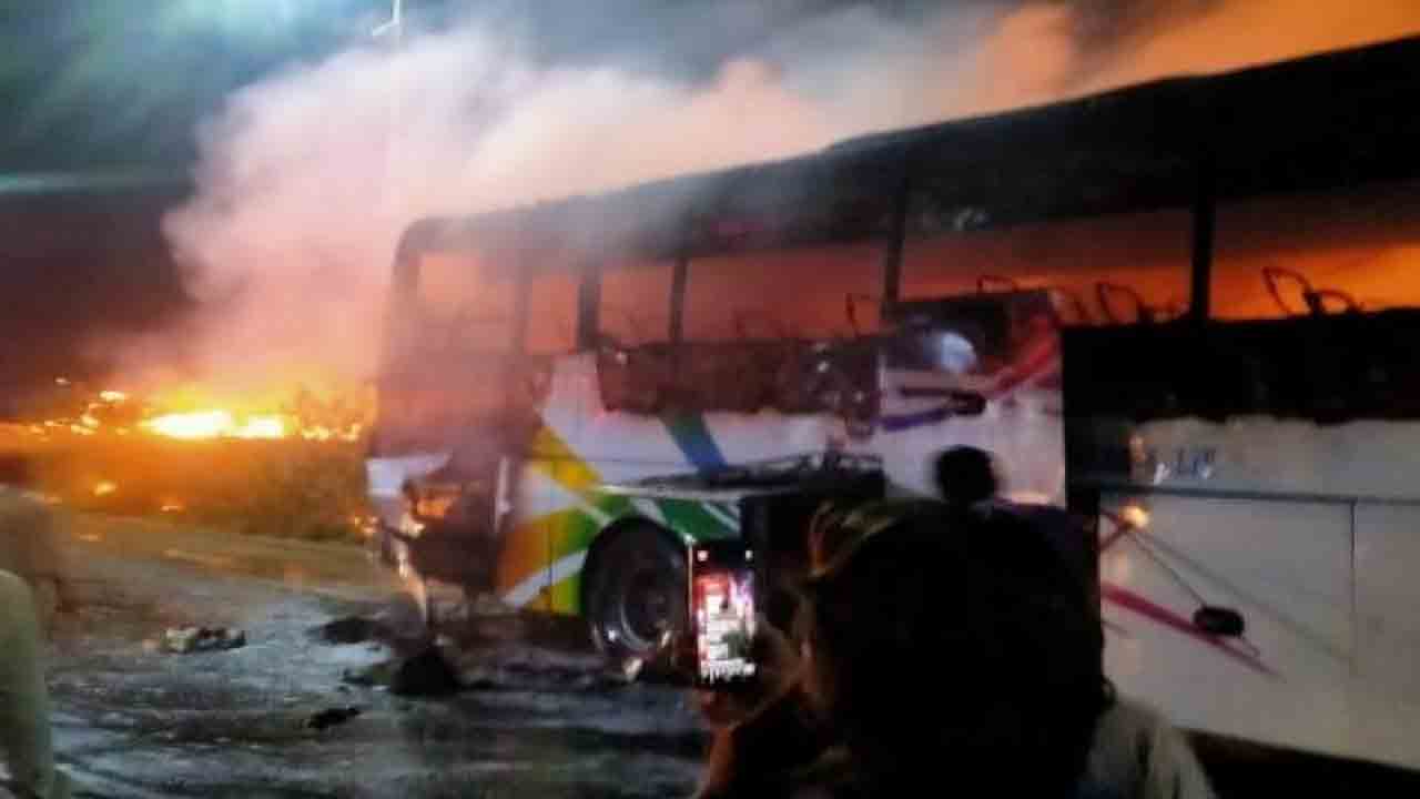 ఘోర బస్సు ప్రమాదం.. 17 మంది వరద బాధితుల దుర్మరణం