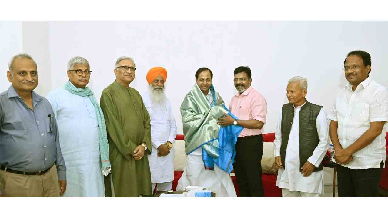 త్వ‌ర‌లోనే ద‌ళిత్ కాంక్లేవ్ నిర్వ‌హిస్తాం : సీఎం కేసీఆర్