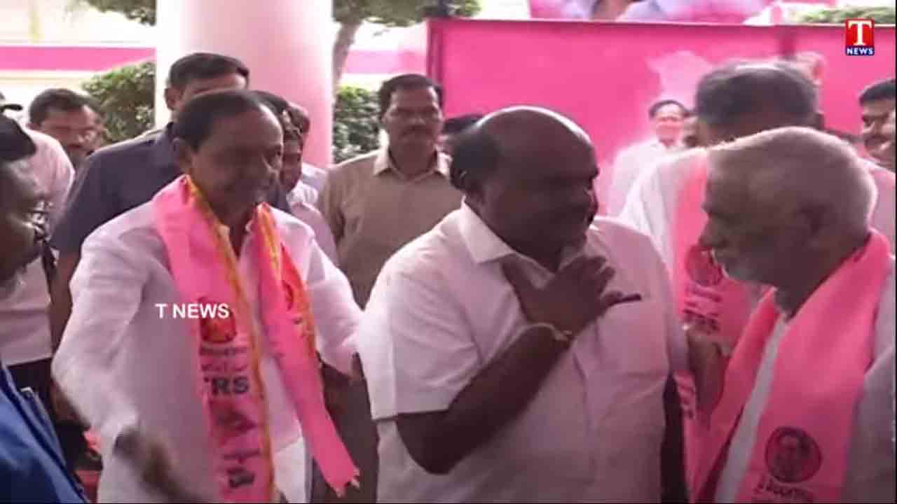 తెలంగాణ భ‌వ‌న్‌కు చేరుకున్న ముఖ్య‌మంత్రి కేసీఆర్