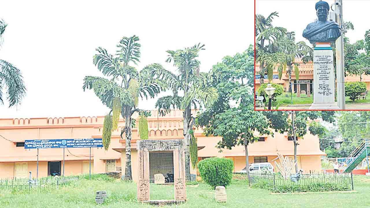 ‘చరిత్ర’కు తాళం..  ఆరేండ్లుగా మూసి ఉన్న పురావస్తు ప్రదర్శనశాల