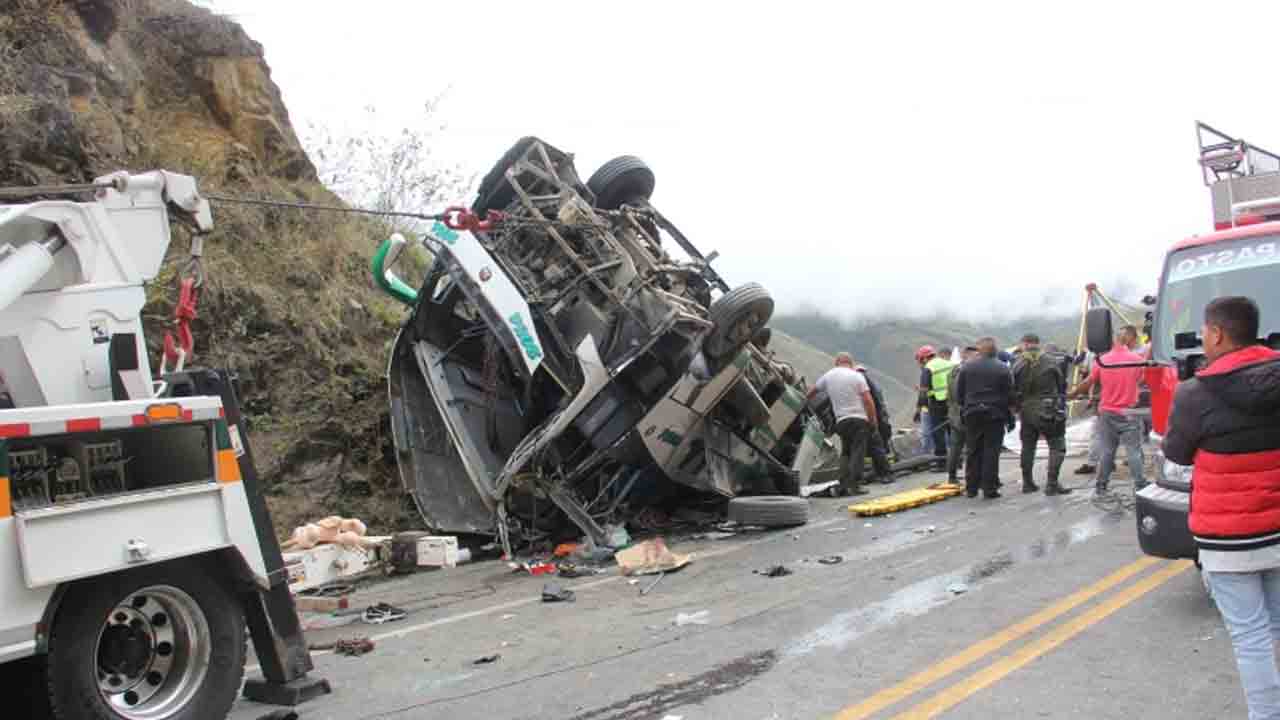 కొలంబియాలో బోల్తాపడిన బస్సు.. 20 మంది దుర్మరణం